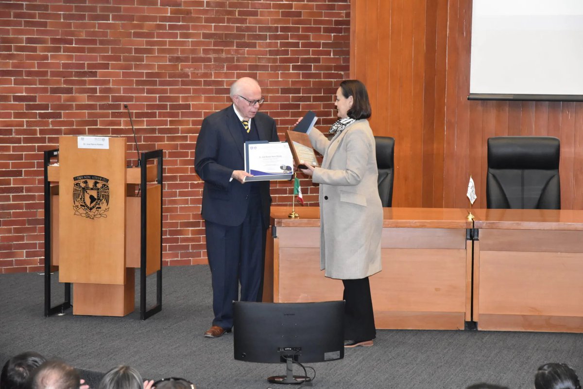 FacMedicinaUNAM's tweet image. Con ponencias sobre salud pública, aplicación de nuevas tecnologías y mesas de diálogo que abordaron problemáticas nacionales en la atención médica, el @cippsunam celebró 10 años de trayectoria y compromiso n9.cl/r2l5p #GacetaFacMed