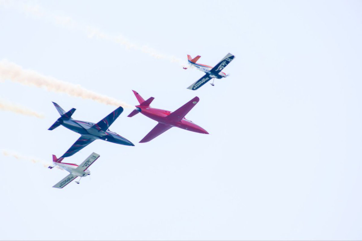 EvelynSalgadoP's tweet image. ¡El cielo de #Acapulco ya empieza a brillar! ✈️ Las pruebas del #AirShow2025 nos regalaron estas postales espectaculares que anuncian lo que viviremos este sábado y domingo en el #HogarDelSol. 🌅

La bahía, los pilotos y nuestros destinos están listos para recibir uno de los…