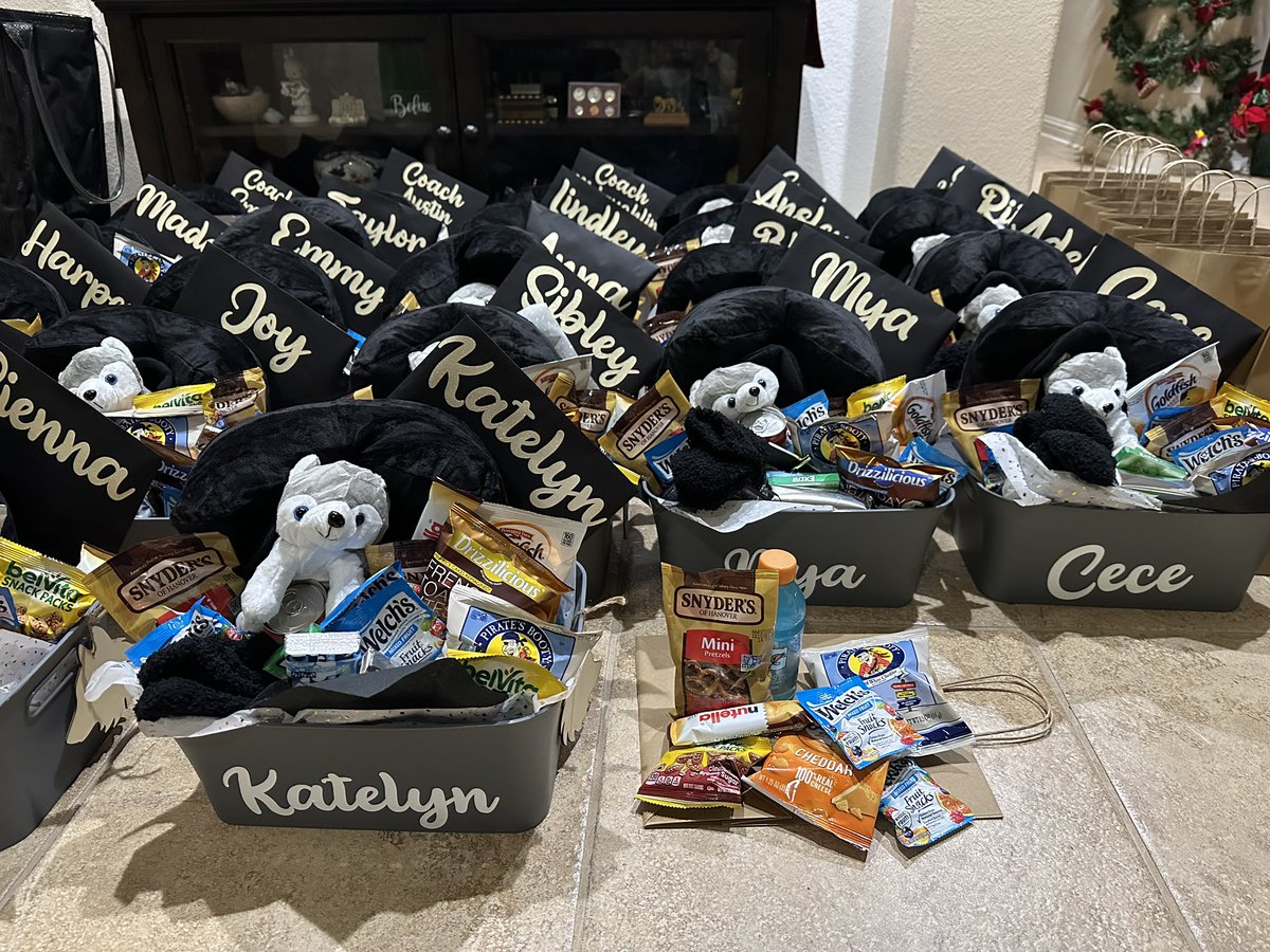 cphsvb2018's tweet image. Round 6 Playoff Ready:  Run it Pack🌟Let’s GO 💚🐺#CPProud #TheStandard #ForthepackWiththepack