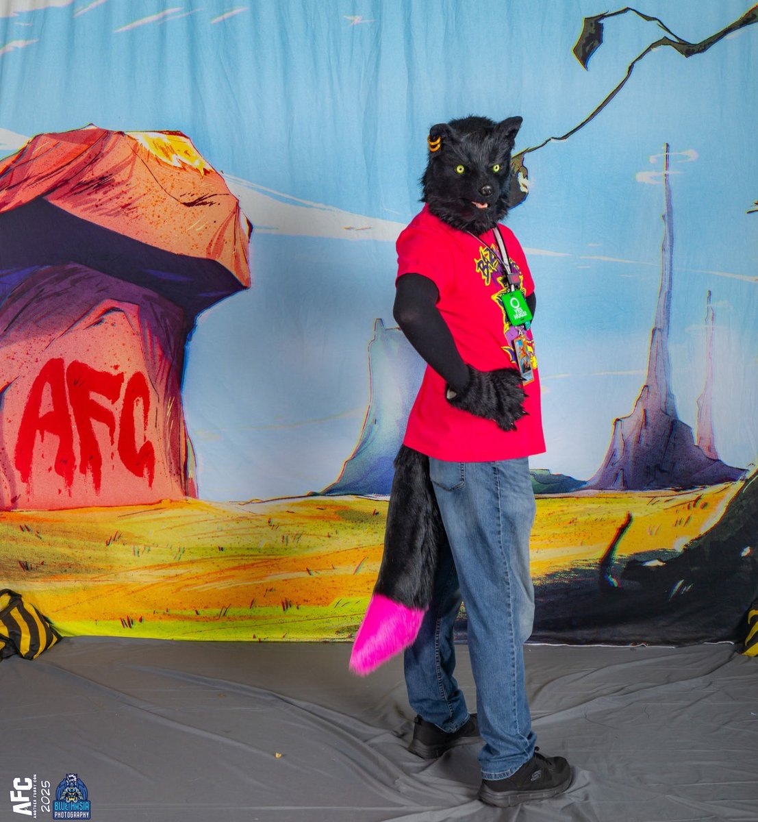 Happy #fursuitfriday everyone! Hope y’all have a great weekend. 

A throwback to #AFC2025