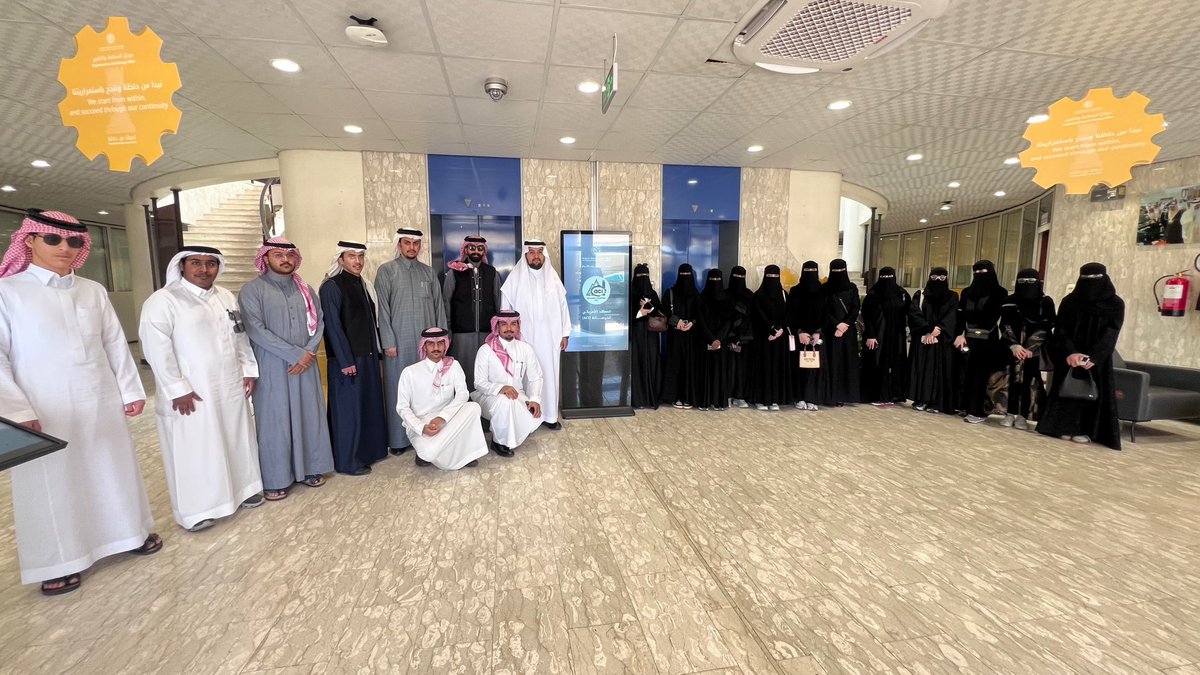 f_axz7's tweet image. سعدت بزيارة مصنع أسمنت الجنوب والتعرّف على مراحل إنتاج الأسمنت والفروق بين أنواعه، وتشرفت بلقاء سعادة المدير التنفيذي سعود بن سفر آل برقان.

شكرًا لإدارة المصنع على كرم الضيافة.
Thank you to the management for the warm hospitality.
#أسمنت_الجنوب #هندسة #CivilEngineering #Industry