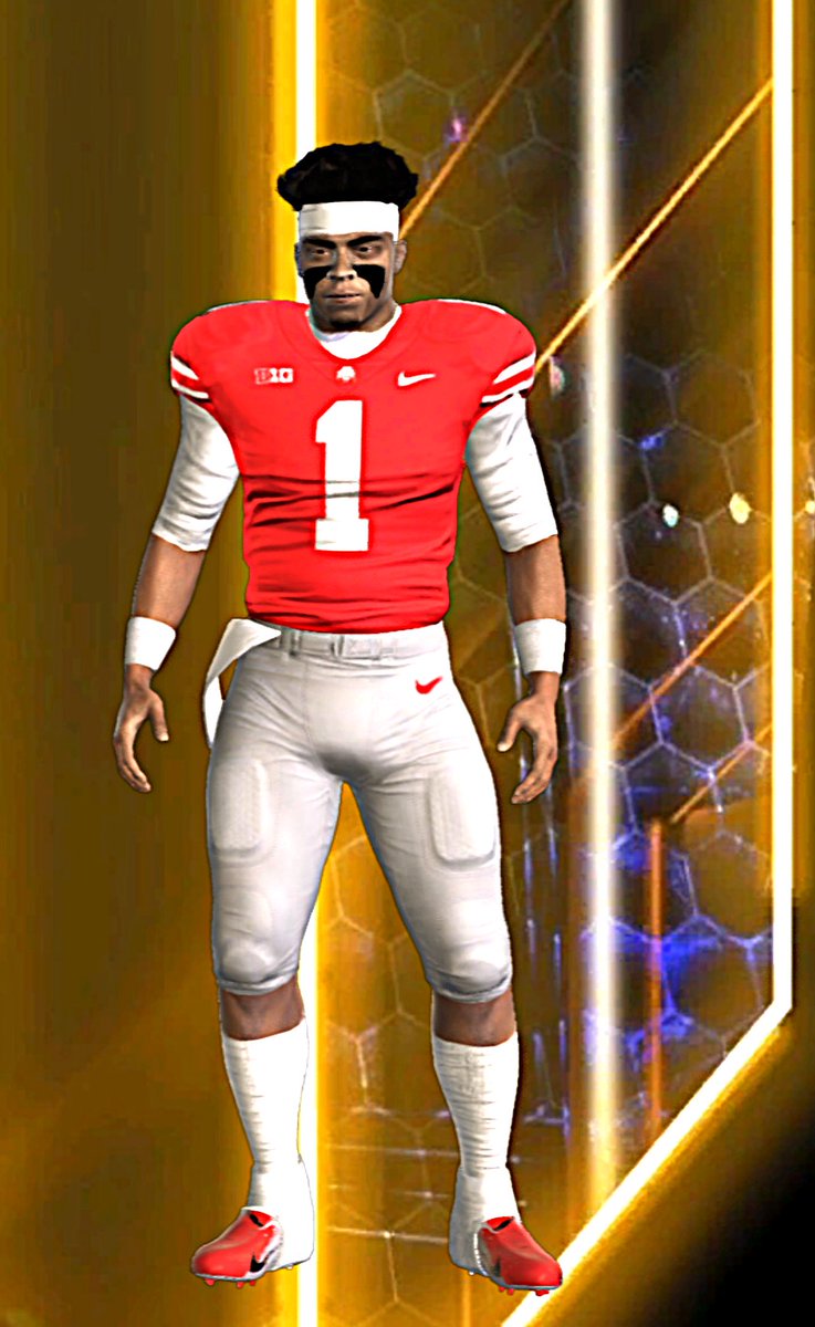 VivaLaPhoenixTV's tweet image. @justnfields #justinfields #madden26 #CFB26 #NFL #ncaarenaissance