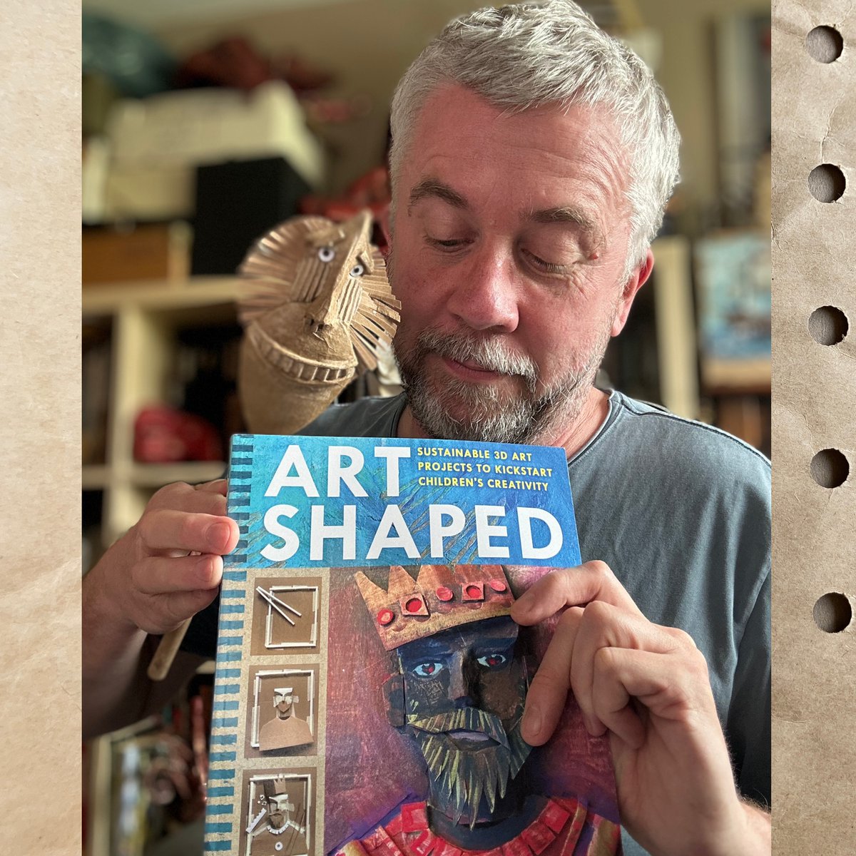 DarrellWakelam's tweet image. It&apos;s &apos;Black Friday&apos;, and me and my mate Spoon Baboon are very excited to see &apos;Art Shaped&apos; creep back into the Amazon craft book chart. 😆😮 If you need a special gift for a mate, or even a primate, it&apos;s here . . . ⬇️
amazon.co.uk/Art-Shaped-sus… 
#christmasgift #christmasbook