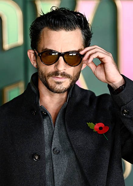 Jonathan Bailey Hourly (@jbaileyhourly) on Twitter photo 