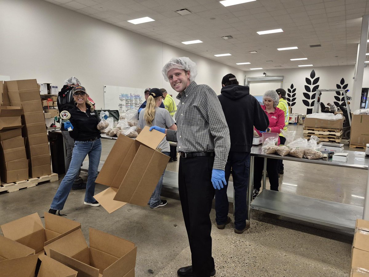 Our #MichigansAdventure team spent some time volunteering at Feeding America West Michigan this week. It was such a privilege volunteering in our local community. 🧡💙