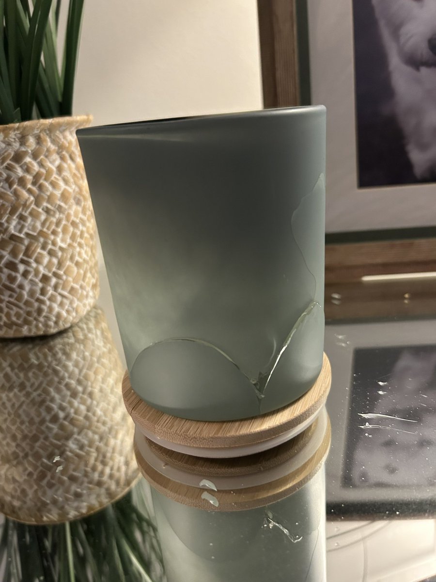 juliebry2020's tweet image. Nice one @homebargains your candle smelt lovely ! Shame it’s just exploded shattering glass everywhere ! 🤯😤

#dangerous #homebargains