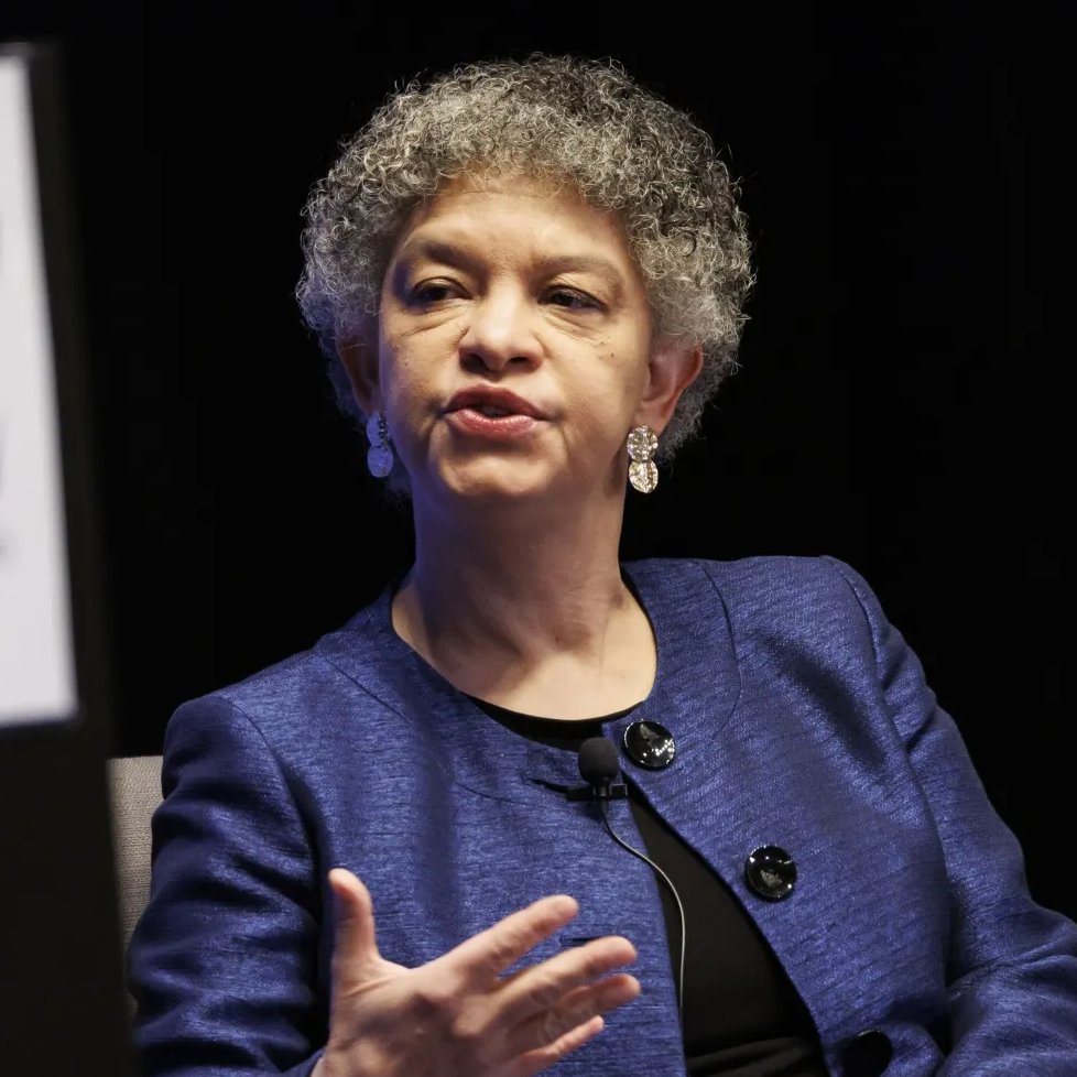 coinbureau's tweet image. 🚨FED SIGNALS NO DECEMBER RATE CUT

Two Fed presidents now oppose a December cut.

Lorie Logan says she won’t back a rate cut unless inflation cools faster or jobs weaken.

Meanwhile, Susan Collins signaled that keeping rates steady is “appropriate” as inflation remains elevated.