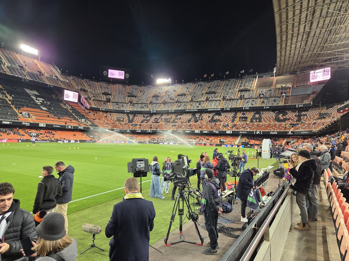 HaasnootKees's tweet photo. Rondleiding Levante en wedstrijdje Valencia - Levante! https://t.co/AAzRCShq8W