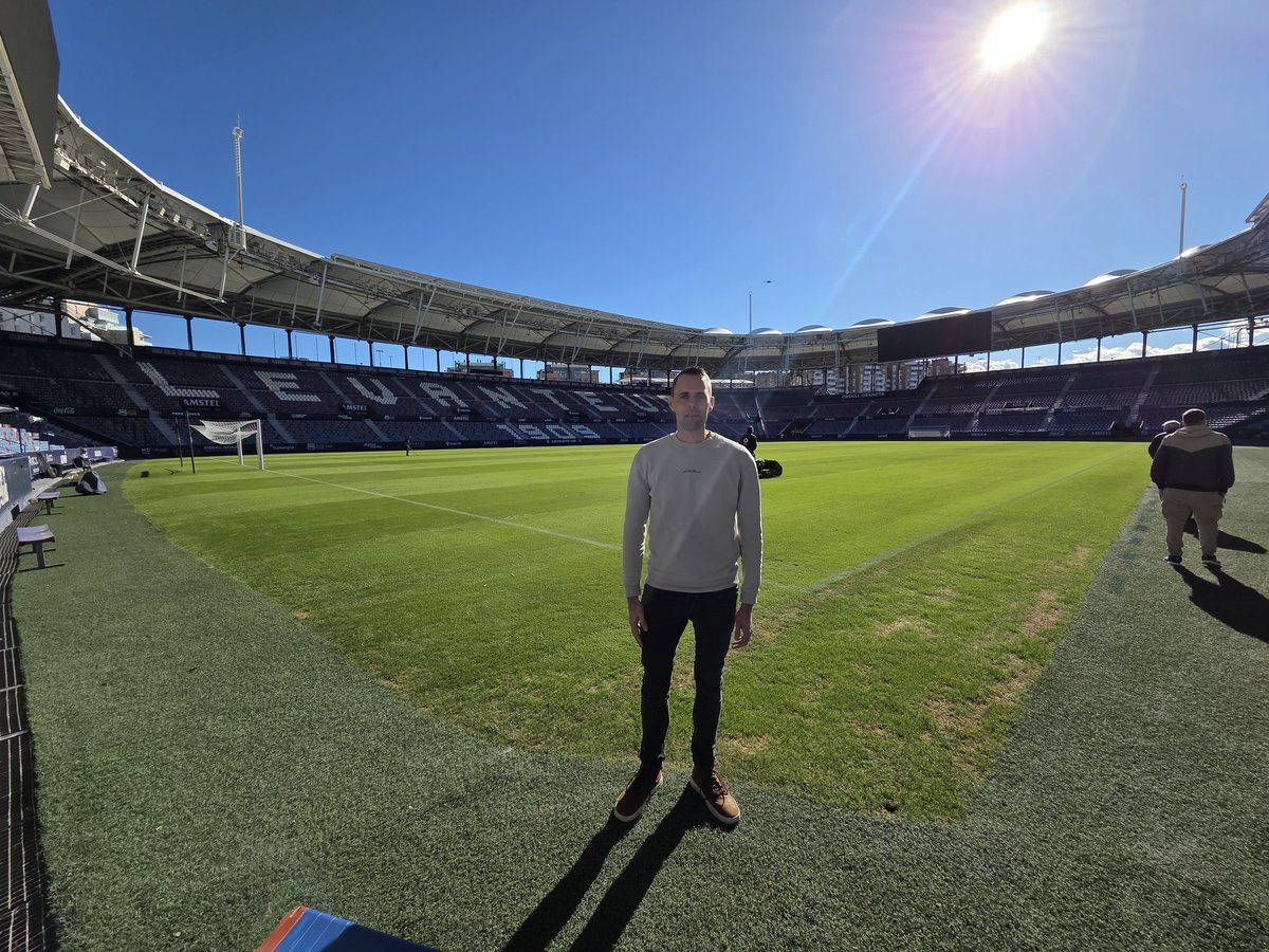 HaasnootKees's tweet photo. Rondleiding Levante en wedstrijdje Valencia - Levante! https://t.co/AAzRCShq8W