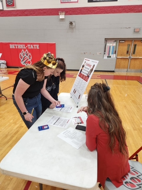 💰 Our BTHS juniors took on the real world today during the #RealMoneyRealWorld simulation from <a href="/OSUExtension/">OSUE FCS</a> in our gym! 💳 They budgeted for housing, bills, careers &amp; more - thank you to all the volunteers for making this learning real &amp; fun. #FinancialLiteracy 🐯💡