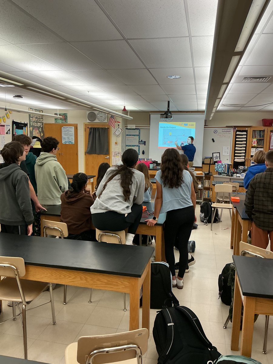 All 8th-grade students got a classroom visit during their CTE class this week by members of the PA Dream Team. The team represents the promise and future of advanced manufacturing in Pennsylvania’s Lehigh Valley area. #SLSDProud #SLMSSpartans