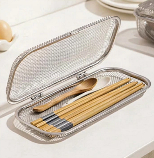 kinako050820's tweet image. これ知らんママ、大損してる…🫨
水筒のパッキンとかお弁当カップって小さすぎて食洗機で洗えんし、手洗いは時間かかってストレス…でも、コレにぜ～んぶ入れて食洗器に放り込めば1分で完了！しかもオールステンレスでヌメらんから子どもの小物にも安心。ほんまママの気持ちわかってるわ…