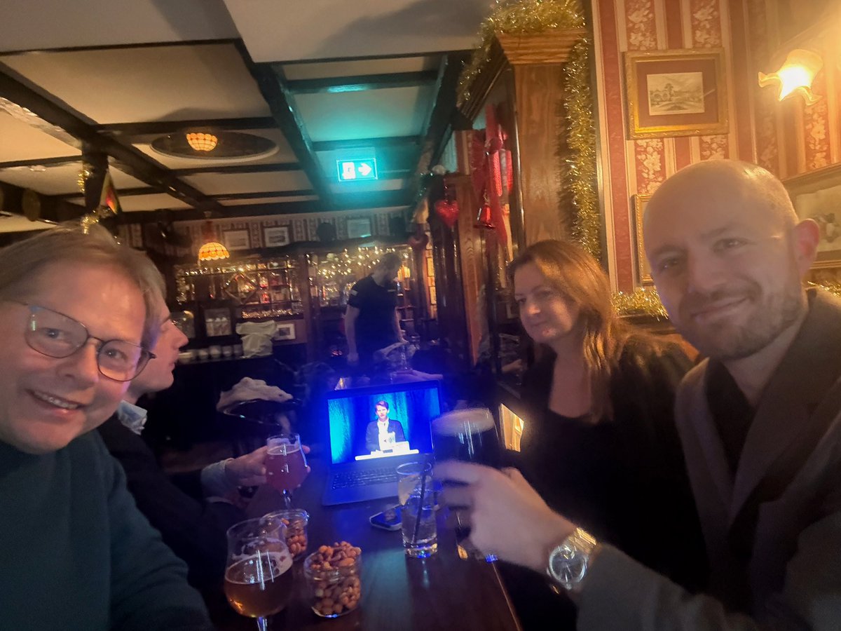 anderslindberg's tweet photo. Är på SD:s landsdagar. Har ätit middag. Följer L på distans. 

Vad gör ni? https://t.co/5ZREFzw7o6