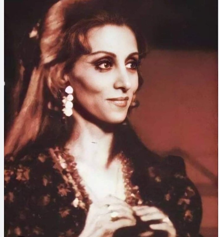 كل عام وسيدة الصباح بألف خير…
تسعين عاماً من الصوت الذي صار وطناً،
ومن الحنين الذي يجمعنا مهما ابتعدنا.
يا #فيروز
أنتِ عمرٌ من الجمال، وذاكرة أجيال،
وهدية لا تتكرّر في سماء الفن.
في عيدك التسعين،
نشكرك 
لأنكِ بقيتِ النبض الذي يوحّد القلوب.