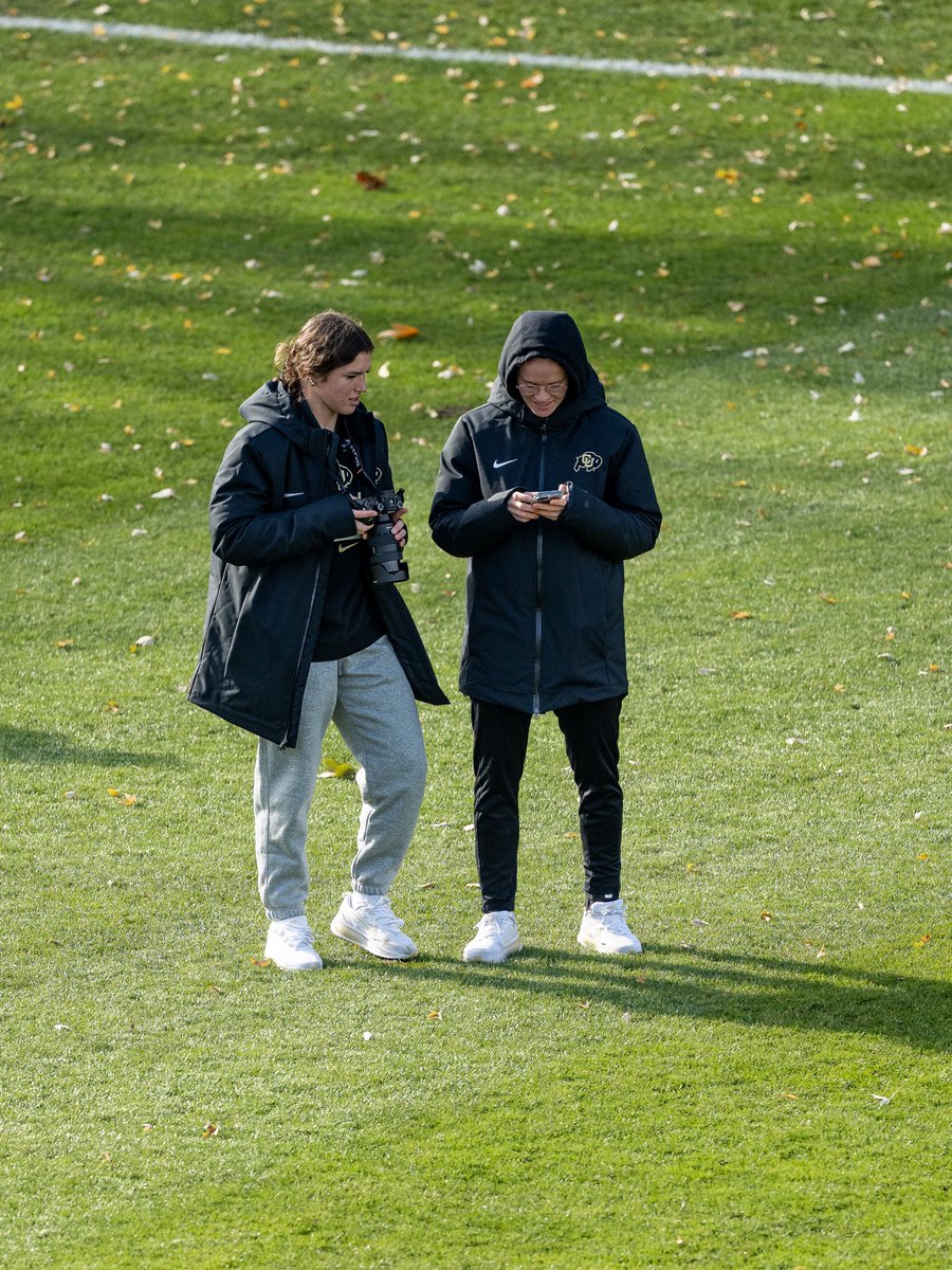 CUBuffsSoccer's tweet image. Admin brought on two new interns at training this afternoon 

#SideBeforeSelf // #GoBuffs