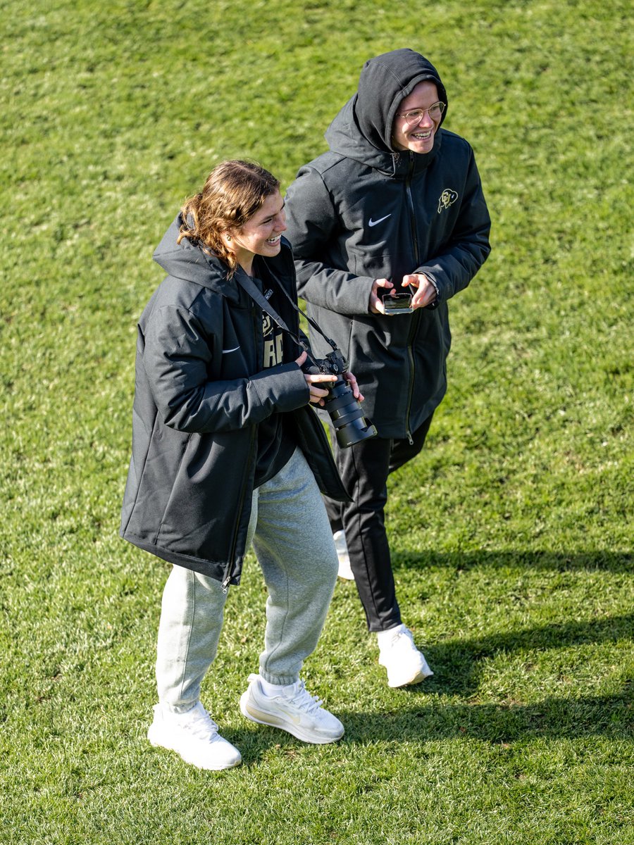 CUBuffsSoccer's tweet image. Admin brought on two new interns at training this afternoon 

#SideBeforeSelf // #GoBuffs