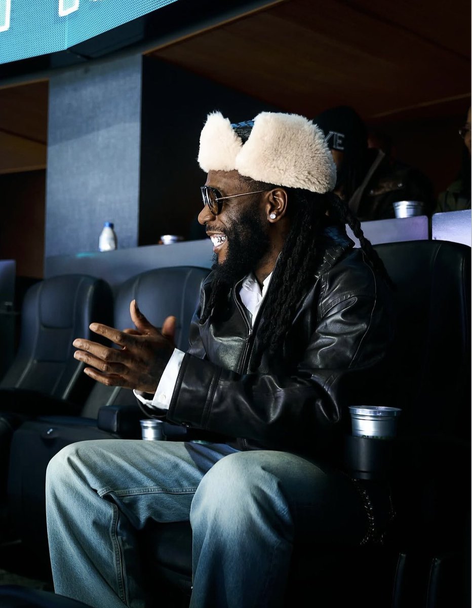 MartinaMensah1's tweet image. @burnaboy You&apos;ve clawed out of rejection, built every inch of this spotlight yourself-nobody hands it to a guy like you. People forget, confidence isn&apos;t arrogance, it&apos;s armor. You take your craft seriously, you were very professional on that stage.