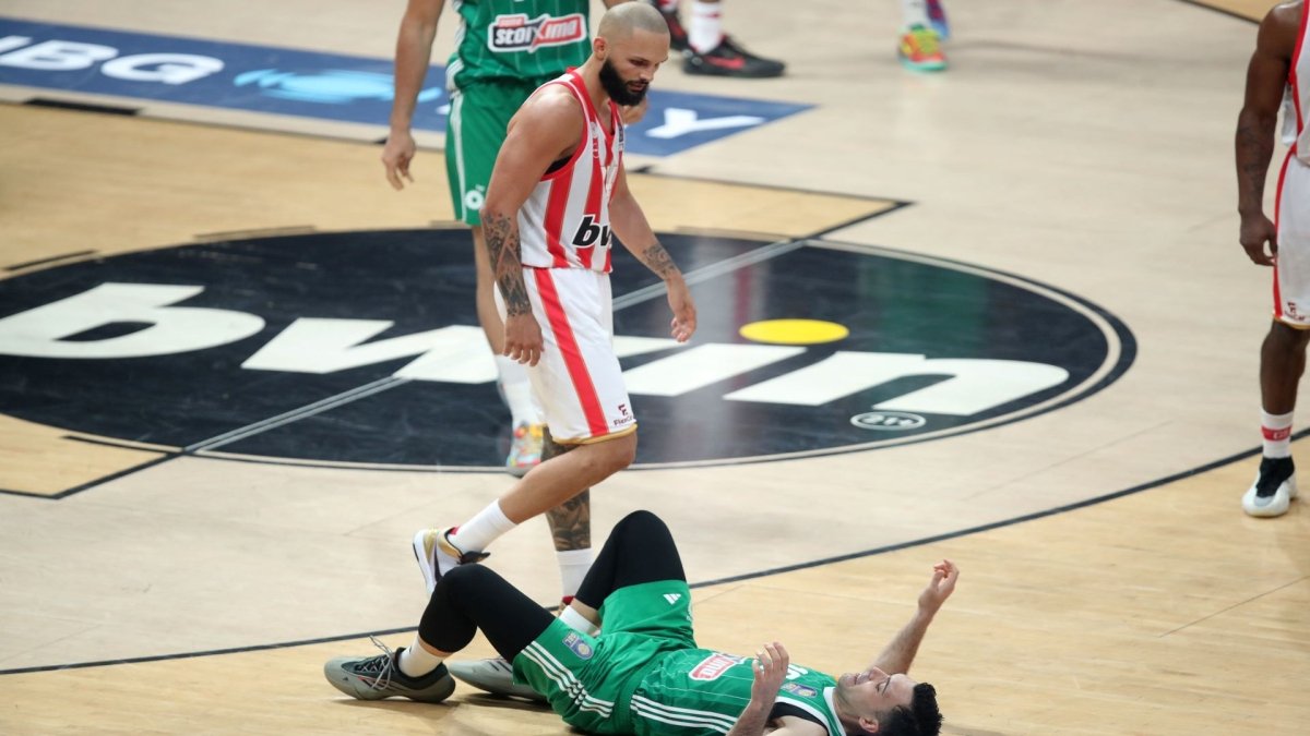 red7_devil's tweet image. Ερώτηση ημέρας :

Ποιος είναι μεγαλύτερος βαζελογαμιάς από τους 2 ;

#OlympiacosBC
#paobc