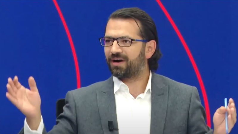 etkilihabery's tweet image. Akit yazarı Hacı Yakışıklı:

&quot;CHP iktidara gelmiş olsaydı Selahattin Demirtaş&apos;ı da serbest bırakmazdı.&quot;