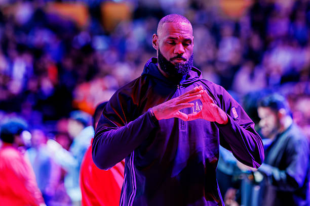 NBALAKERSBLOG's tweet image. &quot;LeBron solo puede perderse 3 partidos más de aquí al final de la temporada regular para ser elegible para los premios, incluido el All-NBA. Ha sido jugador All-NBA los últimos 21 años. La fuente con la que hablé hoy me dijo, &apos;A sus 41 años, preferiría que LeBron no jugara…