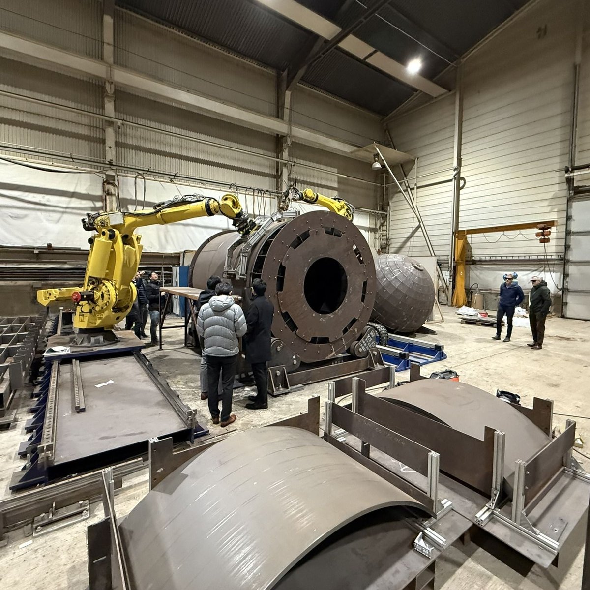 ❄️🇳🇴 Norway turned on a winter wonderland to welcome a delegation to our newly established Robotics Innovation Centre in Fiskå, where we showcased the fabrication of our world-first #compressedH2 prototype tank under development using a robotic cell. More: linkedin.com/feed/update/ur…