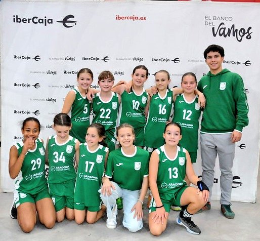 stcbaloncesto's tweet image. Nuestros equipos alevines disfrutaron del Día del Mini organizado por @zaragozadeporte y @FabasketAragon. Una gozada para los peques jugar en el Felipe. #MiniStadium🏀💚⛹️‍♀️⛹️
