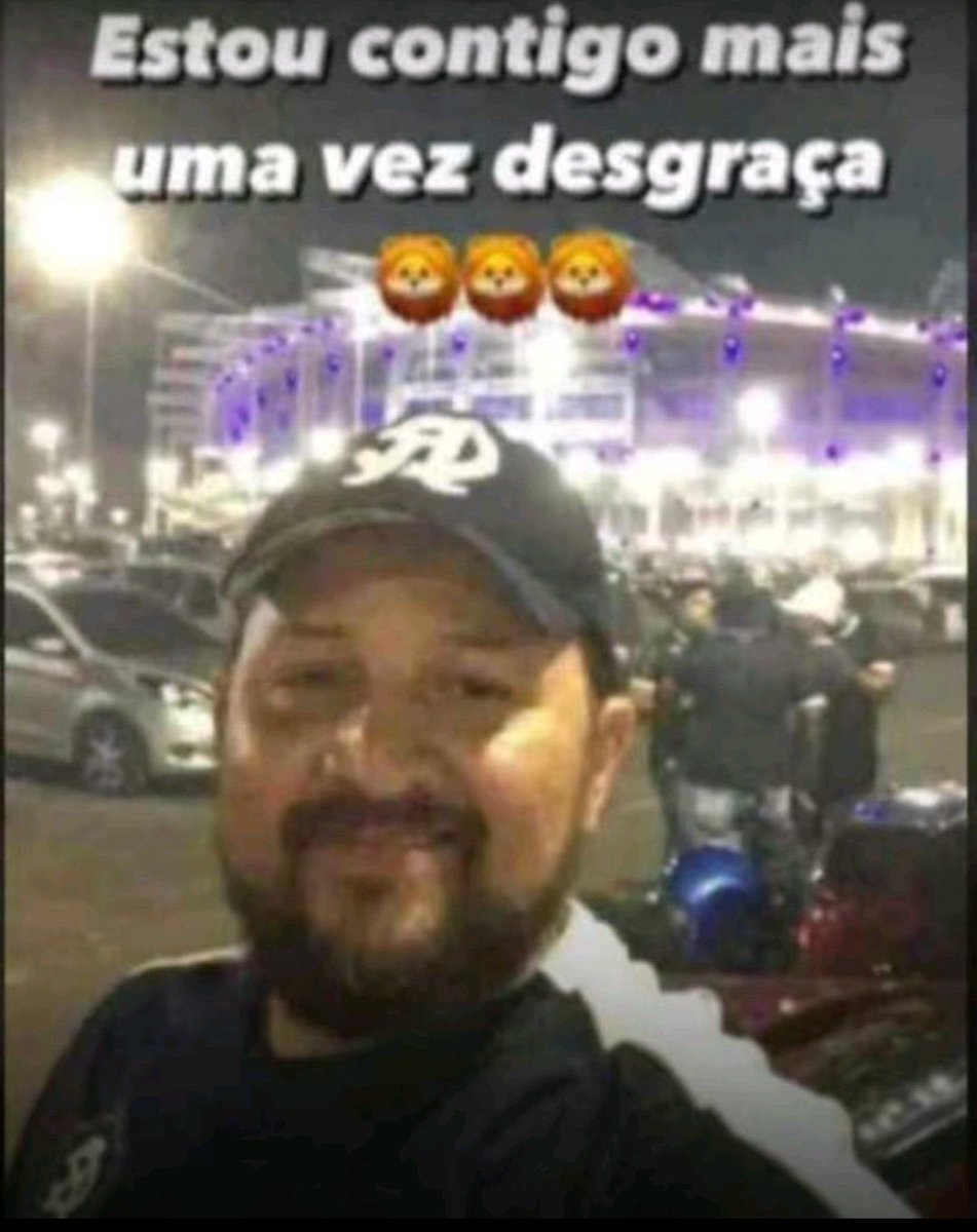 taldojeankk's tweet image. Seus filhos da puta, não vão inventar de aparecer com camisa rosa no jogo de domingo. A nossa cor é azul marinho crlho, vamos manter a padronização nessa porra