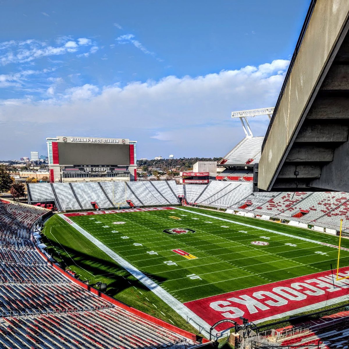 BenBowers33's tweet image. Props to the @GamecocksOnline Grounds Crew always keeping Williams Brice second to none!  Great job! 😍

@GamecockFB