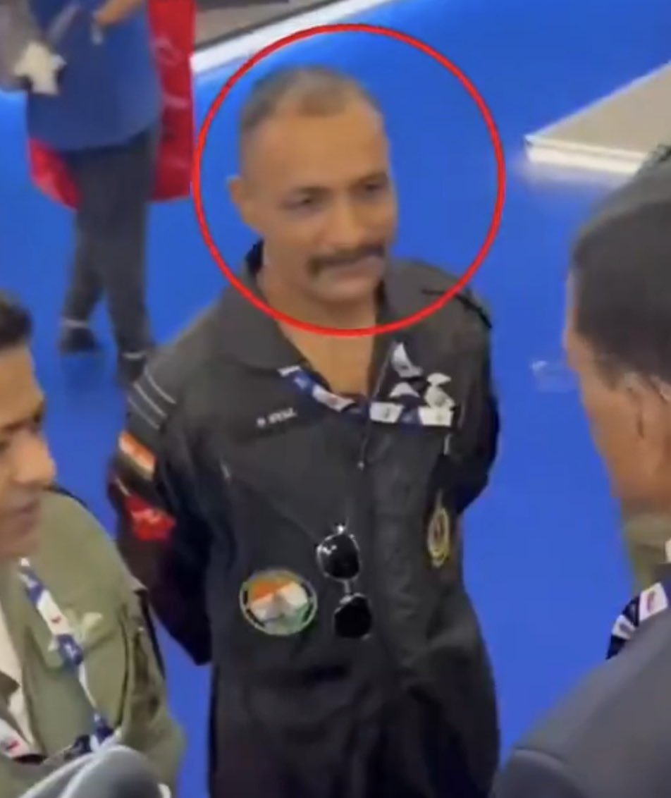 saudia_aviation's tweet image. هنالك رأيان في حادثة الطائرة الهندية⁉️
من تحليلنا للحدث 🔥 

🔺الأول وهوا الأرجح
أنها حادثة بخطأ بشري من الطيار، وأنه كان يناور بالطائرة على ارتفاع منخفض شديد الحيطه ، ودخل في السقوط الحر الـ STALL، و&quot;الستول&quot; هو تغيّر طريقة جريان الهواء فوق الجناح، مما يفقدك السيطرة على الطائرة.…