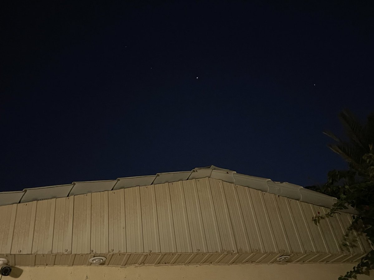 soleillcoco's tweet image. Orion and other stars taken with a calculator 🌌