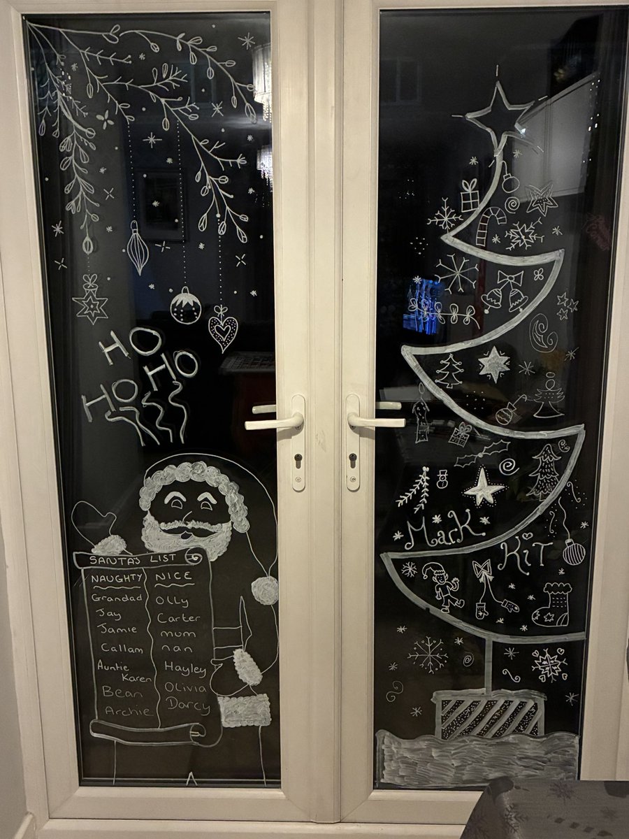 kezpickle's tweet photo. Fridays are for window painting obviously 🤷‍♀️

What to do tomorrow …… https://t.co/sBenzOqtag