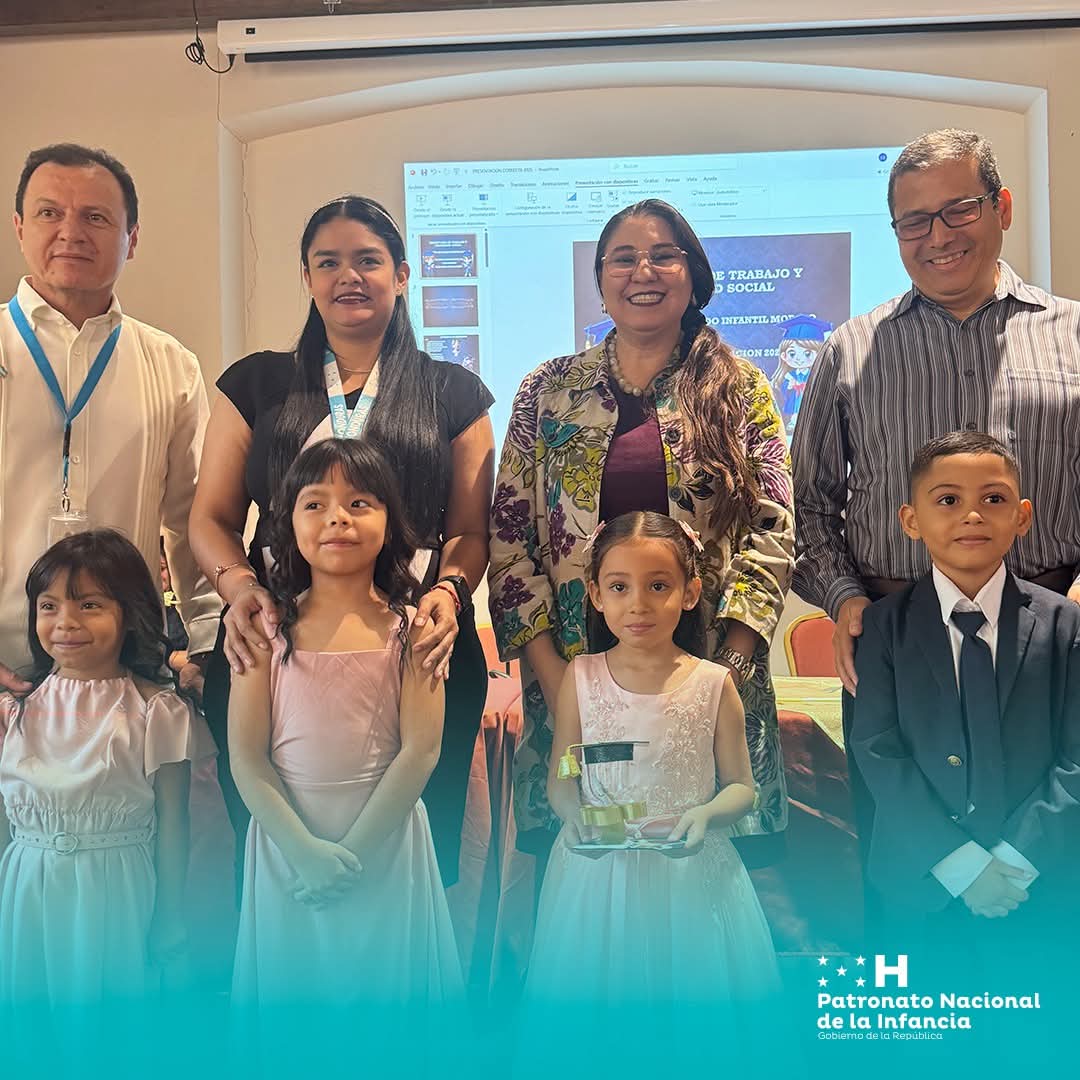 PANIHonduras's tweet photo. El Patronato Nacional de la Infancia (PANI) este día realizó la donación de kits escolares a los niños egresados de Educación Pre-Básica del Centro de Cuidado Infantil Modelo en el Paraninfo Universitario dependiencia de la Universidad Nacional Autónoma de Honduras. 

#SomosPANI https://t.co/z7ratrDB2E