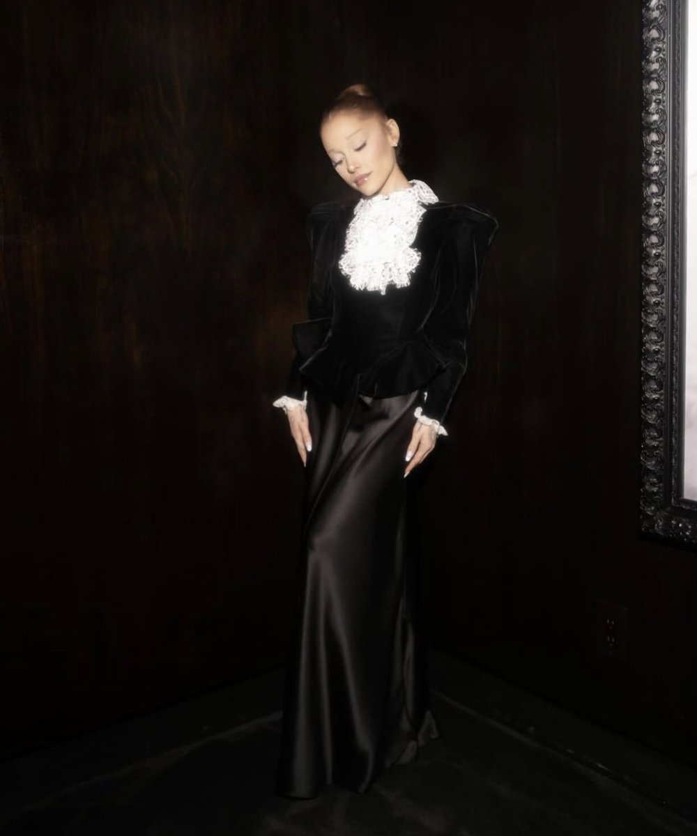 Ariana Grande looks beautiful in new photos paying homage to the original Glinda.