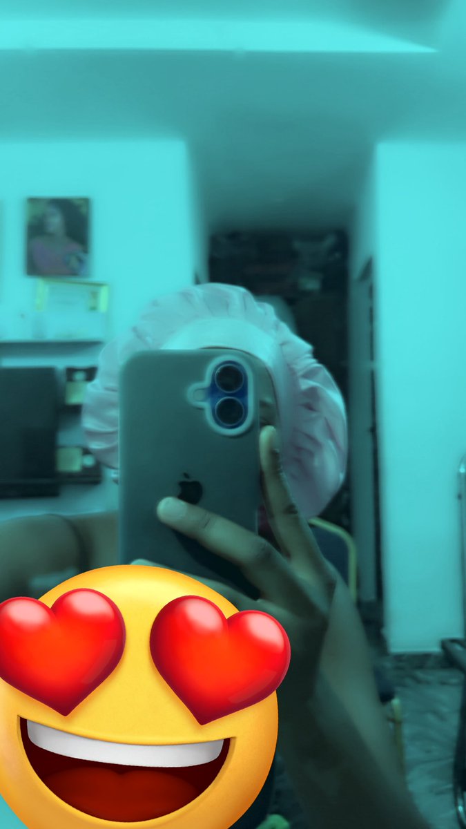 Milmat23's tweet image. The camera loves me. Your opinion? Irrelevant.