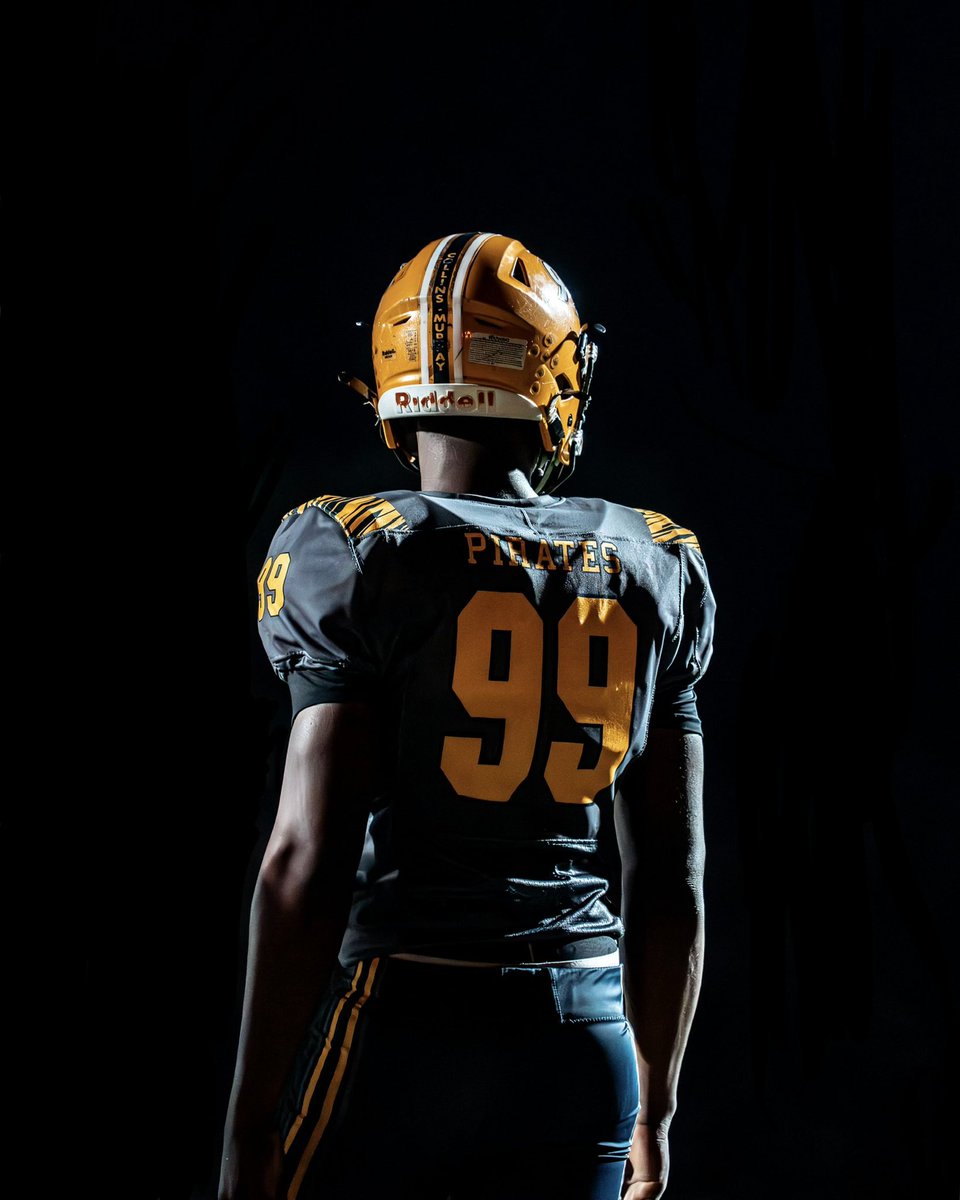 C_CollinsMurray's tweet image. Senior Season Film ‼️

C/0 2026 Edge - Boca Ciega High
6’3| 225| 83’ arm span 
3.42 GPA| 1310 SAT
FACA All Senior| PACA All Team

Defensive Stats: 
9 Sacks
23TFLs
79 Tackles
1 PBU

hudl.com/v/2Sru9E

#StudentAthlete #Collegebound #undeniable #blessed 
@BCPirates1