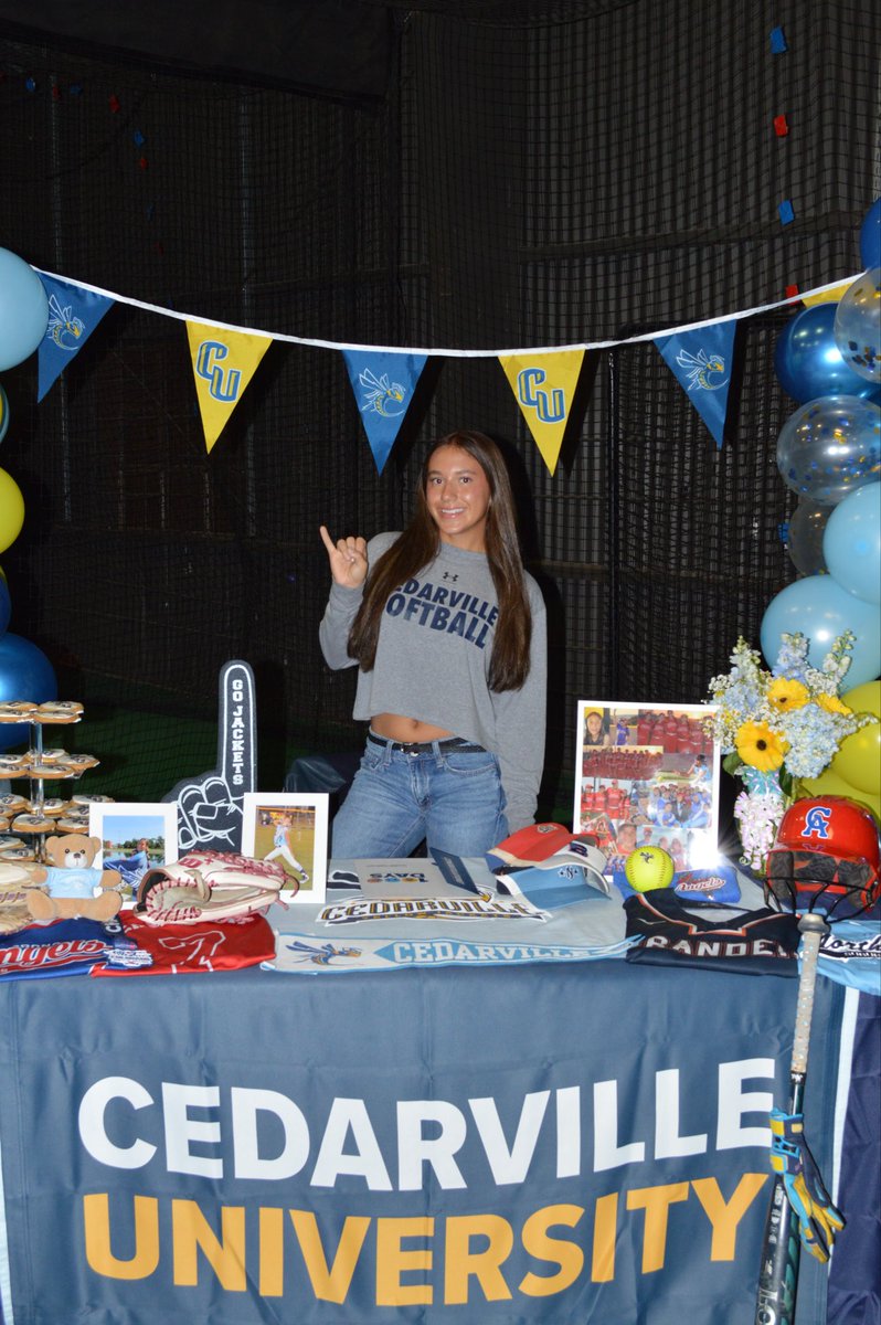 paytonmoore2026's tweet image. OFFICIALLY SIGNED!!! I am so excited to be apart of the Cedarville family! I look forward to my next 4 years!! 🐝
#stingem
@CUJacketsSB @coachkchapman @angels_tx @BrandeisSB