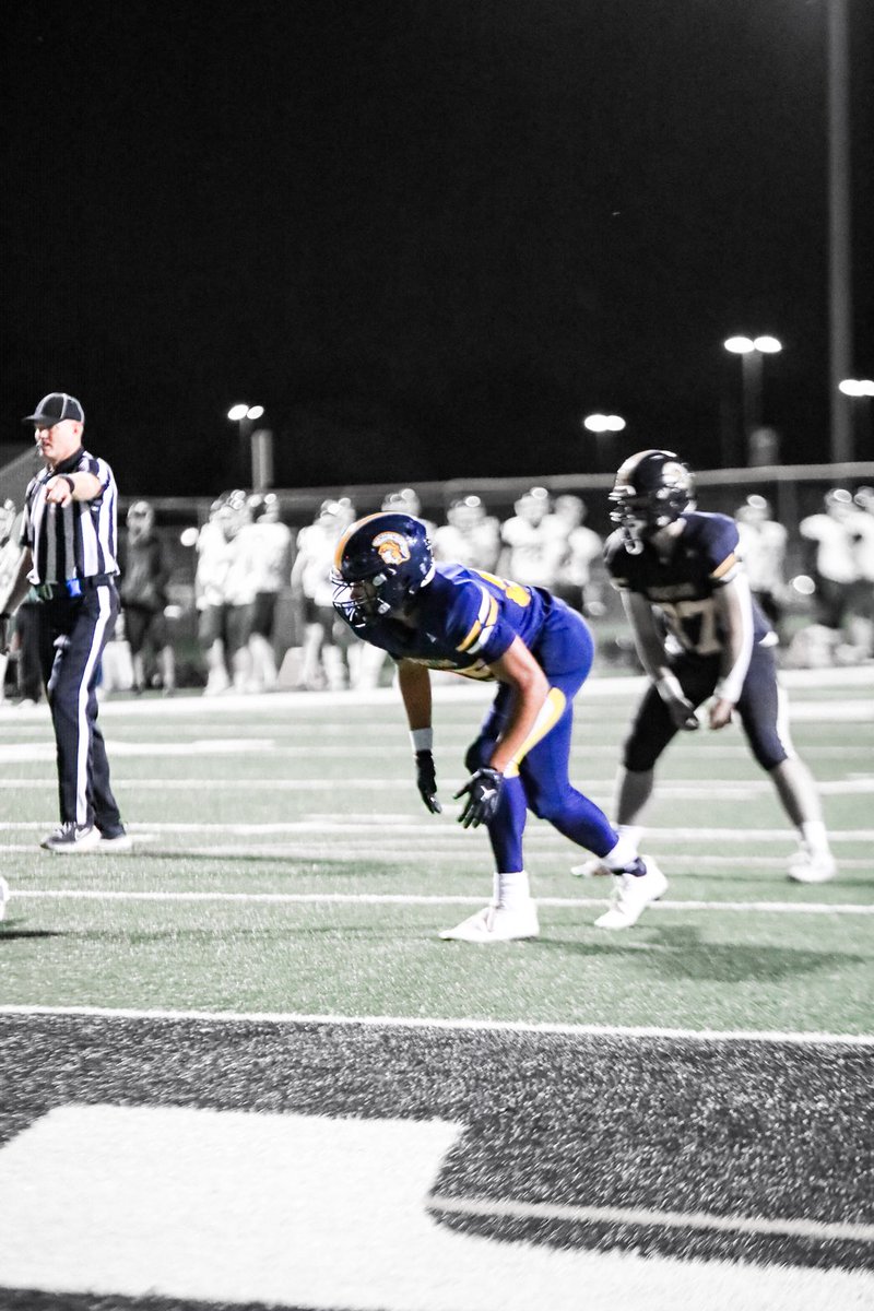 Junior season defensive highlights‼️
6'2 | 220 EDGE RUSHER
C/O | 2027
hudl.com/video/3/185397…
<a href="/PrepRedzoneDAK/">Prep Redzone Dakotas</a> <a href="/NWahlScouting/">Nate Wahl</a> <a href="/CoachmillerHit/">Brent Miller</a> <a href="/fargonorthfb/">Fargo North Football</a>  #fnh