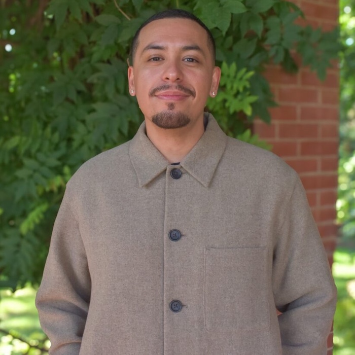 Raul Armenta, <a href="/CornellSoc/">Cornell Dept of Sociology</a> doctoral student from L.A., studies the intersection of education and the criminal legal system. His research explores how individuals affected by incarceration make sense of higher education.
as.cornell.edu/news/student-s…