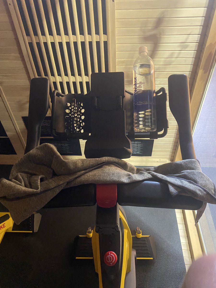 Cgbosque's tweet image. Triceps, chest and 45 min on the bike. #recoveryispossible #RecoveryPosse @OfficialHOTWORX