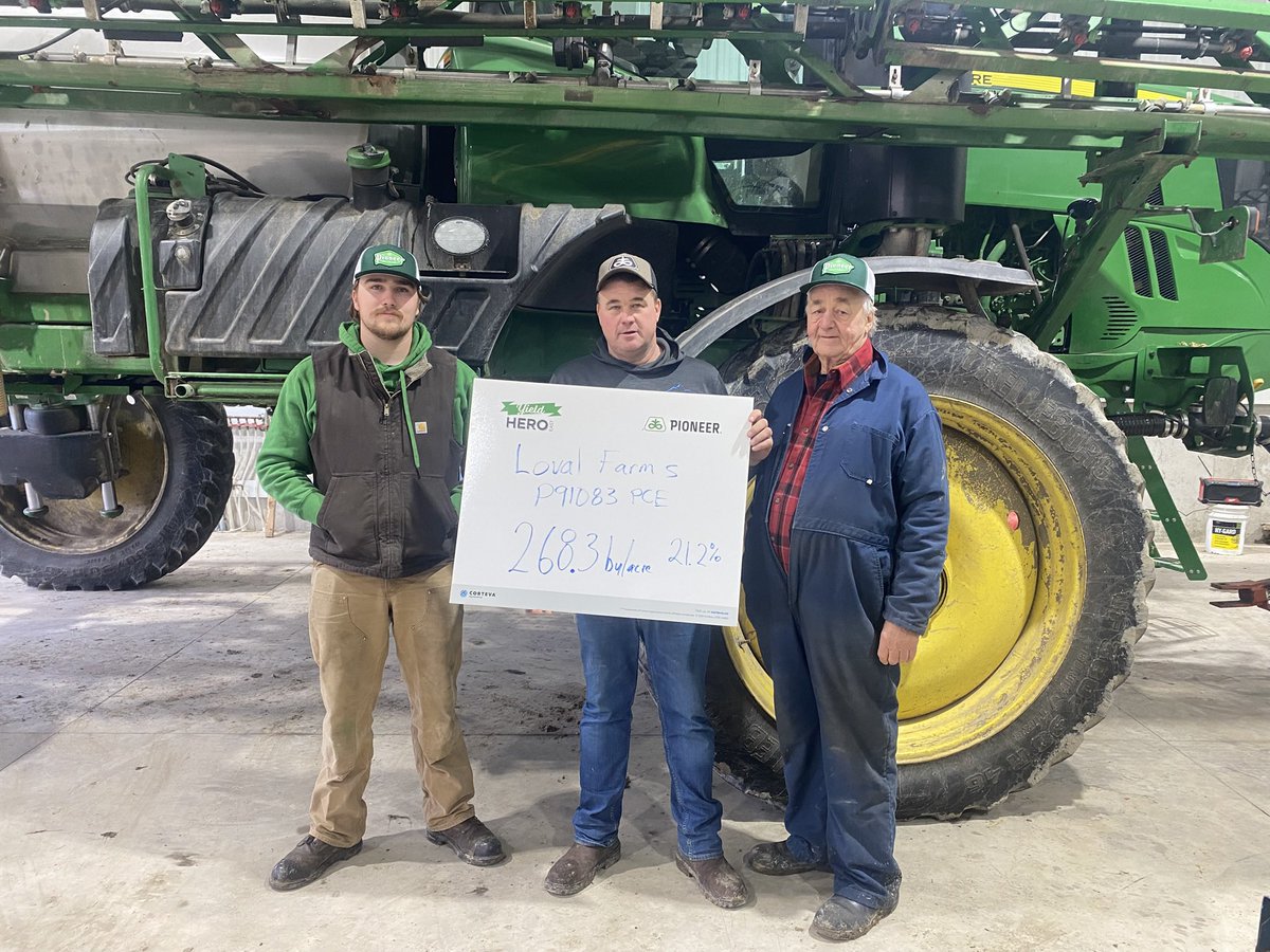 Cheech_Cheech's tweet image. Found the right spot in this field for their #yieldheroeast weigh this year in Hastings, ON. Congratulations to Loval Farms!! @RonElmhirst @PioneerSeedsCA