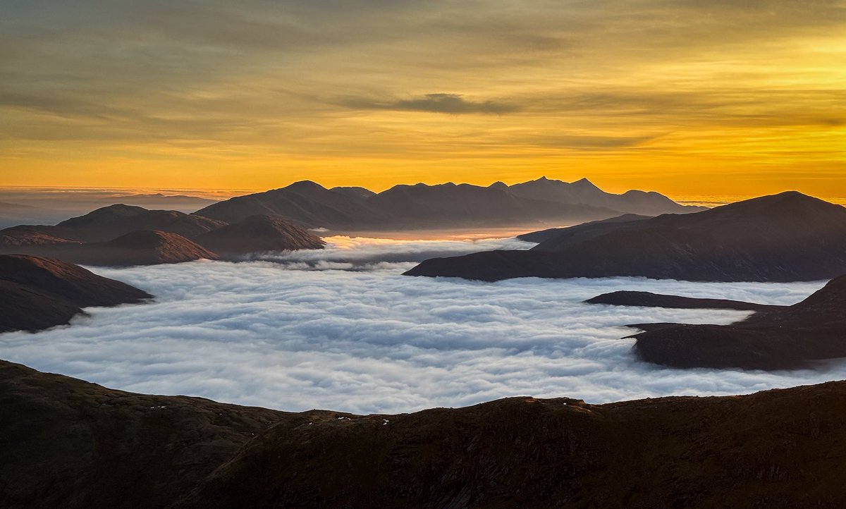 steamingboots's tweet image. Looking to the Cruachan mountains earlier in Autumn 🍂