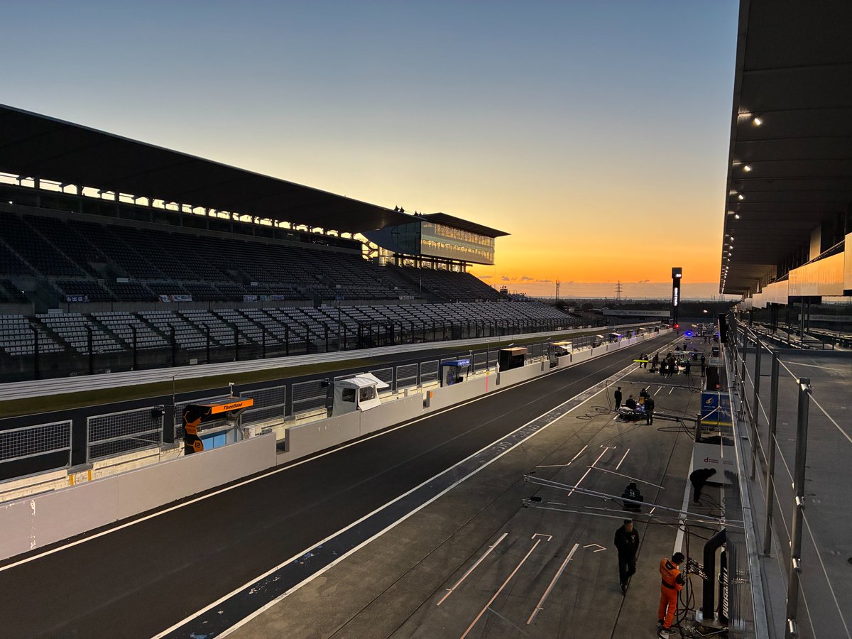 SUPER_FORMULA's tweet image. (｣´□`)｣ ｵﾊﾌｫｰﾐｭﾗ!!
鈴鹿は快晴☀️
以上、現場からでした📣
#SFormula