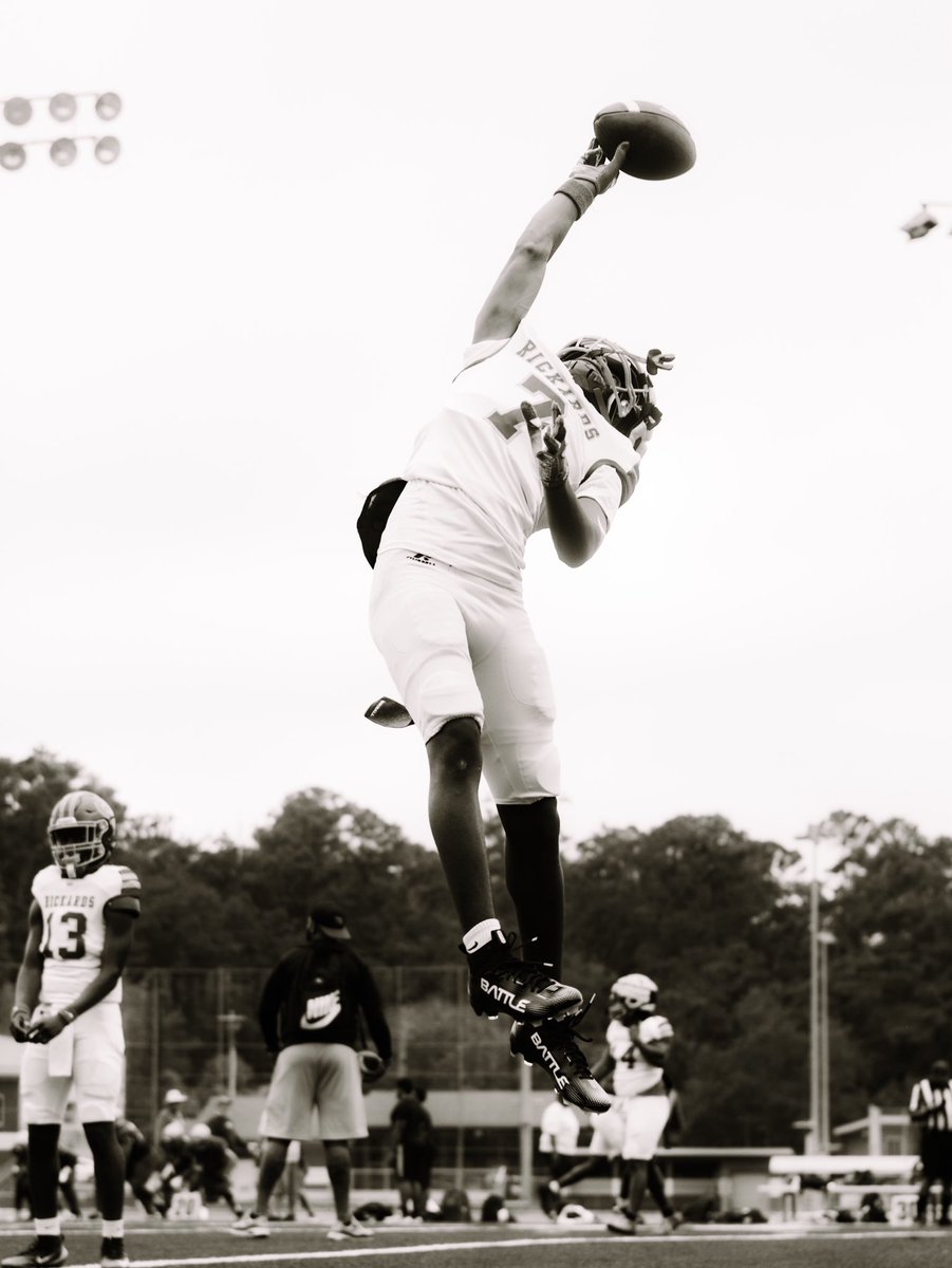 figgsdatruth's tweet image. JUNIOR SEASON STATS (Missed 1.5 games)
24 receptions
283 receiving yards
4 receiving touchdowns
322 total yards
2 rushing attempt – 10 yards
1 kick return – 50 yards
4 pancake blocks
REGULAR SEASON OFFENSIVE 🎬 - hudl.com/v/2T90VL

SPRING DEFENSIVE STATS (Limited reps —…