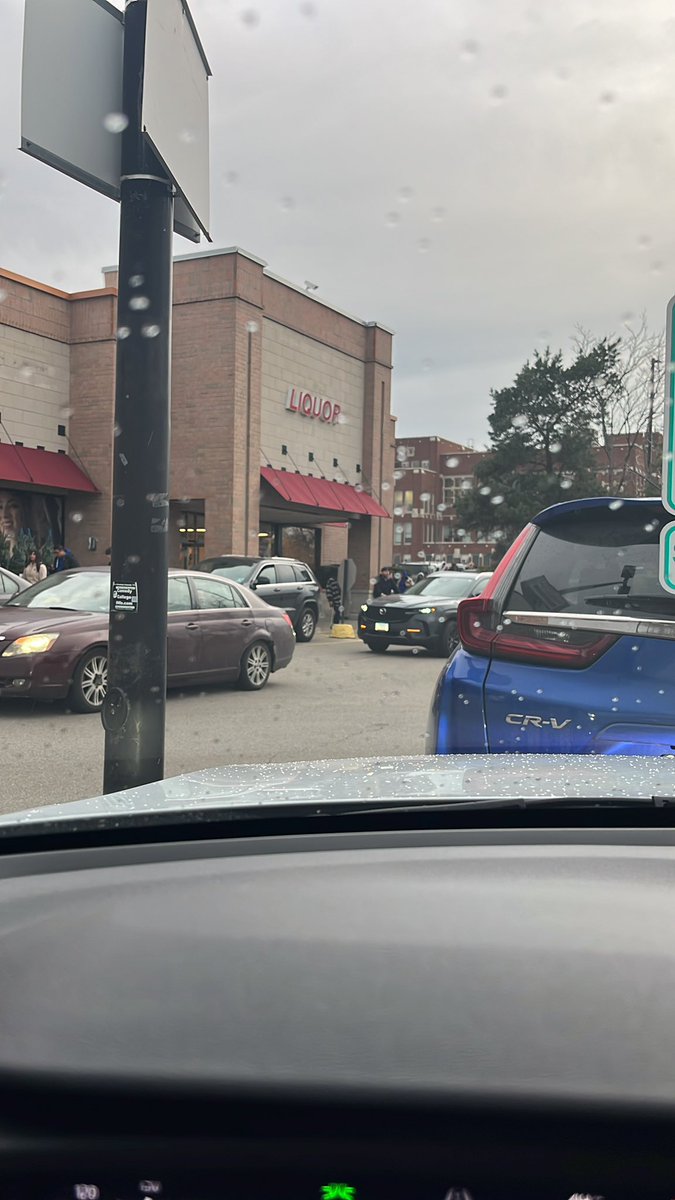 20UnDiSpuTed13's tweet image. There’s always one grocery shopper who has no idea what is happening rn #LaneTech