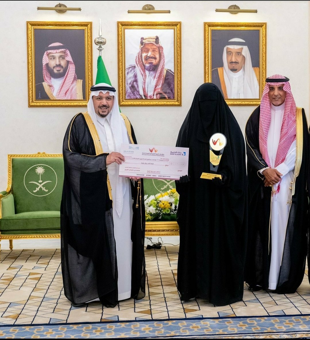 #بس_حبيت_اقول
مهما وصلت الموضة إلى أعلى درجات الجمال ، لن تكون أجمل من العفاف والحياء والستر و #الحجاب والحشمة.💫