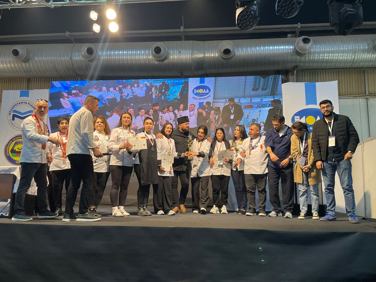 7. DiYARBAKIR ULUSAL ASCILIK
VE PASTACILIK YARISMASI EN IYI LISE
KATEGORİSİNDE 1.LİK ÖDÜLÜ
***MUAZZEZ SÜMER MTAL*** <a href="/Diyarbakirmem/">Diyarbakır İl Millî Eğitim Müdürlüğü</a> <a href="/YenisehirMEM/">Yenişehir İlçe Milli Eğitim Müdürlüğü</a> <a href="/husamettin_atli/">Hüsamettin ATLI</a>