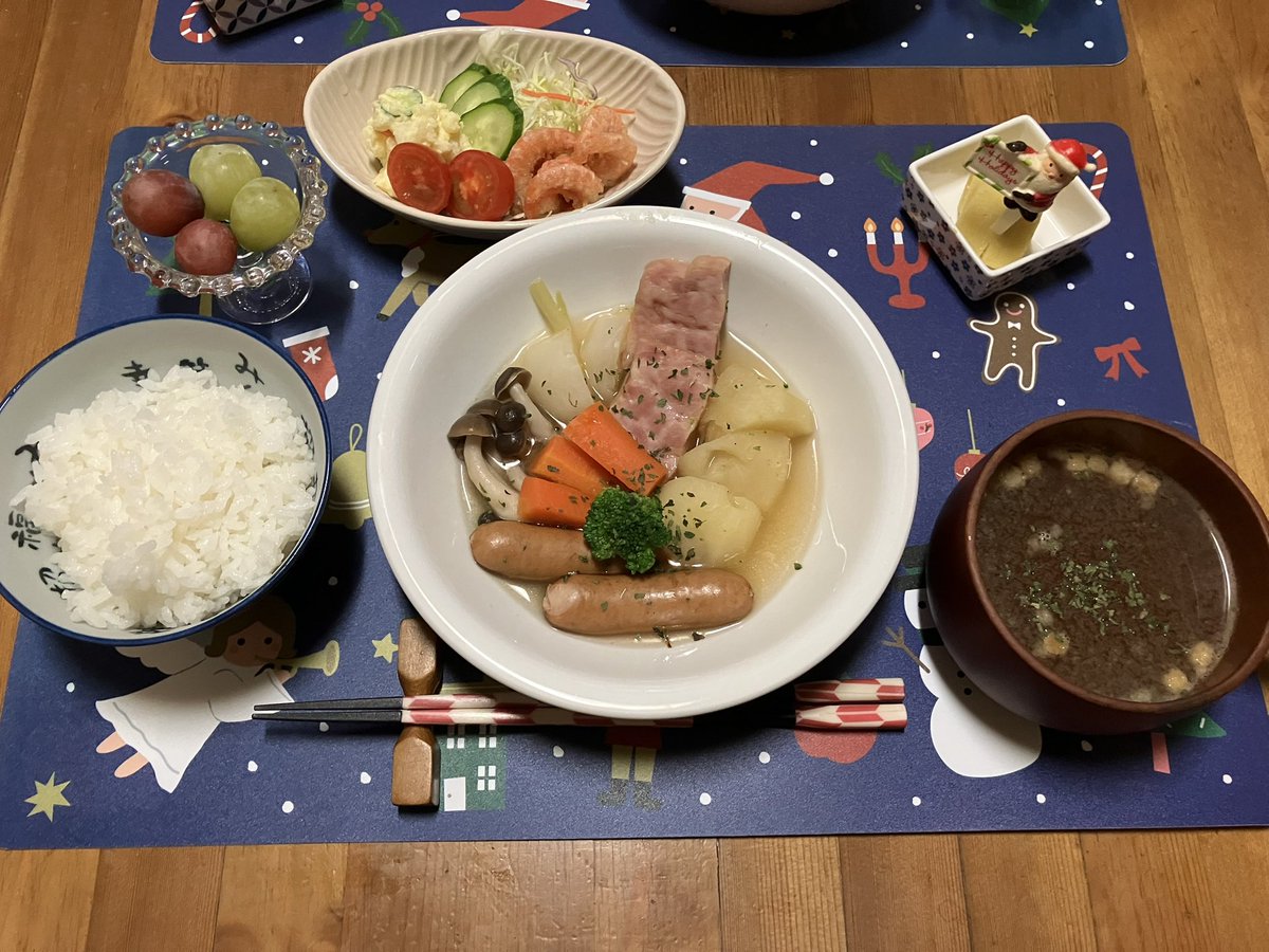 kotoneivy's tweet photo. 2025/11/22😊
今日の朝ごはん
・ご飯(備蓄米)
・ポトフ
・ポテトサラダ(お惣菜)
・エビの唐揚げ(お惣菜)
・キャベツ
・きゅうり
・ミニトマト
・オニオンコンソメスープ(クノール)
・芋羊羹
・種なし葡萄
#おうちごはん #朝ごはん #potaufeu #homecooking #breakfast #kotoneivy #japan https://t.co/4Tw6MQLGGi