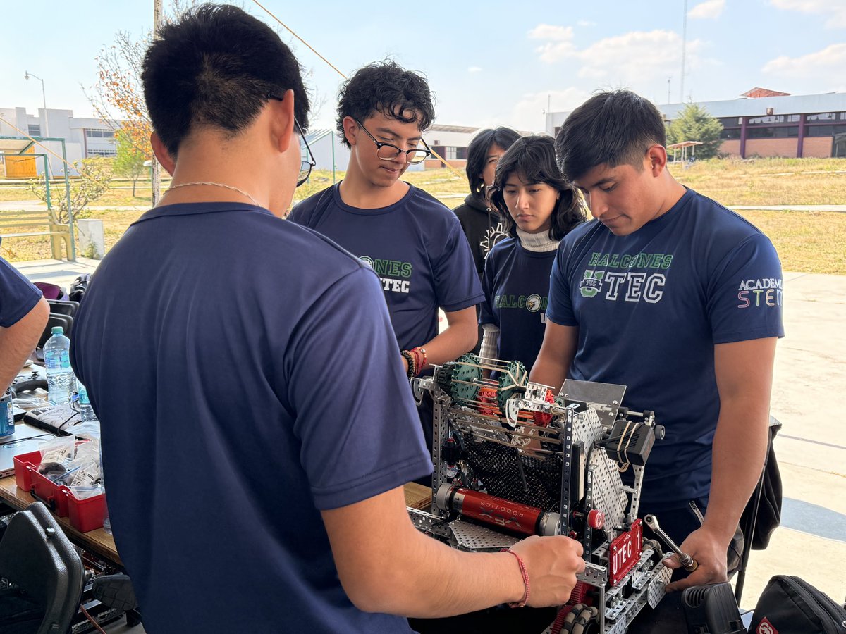 utec_tgo's tweet image. El Rector de la UTEC, Tito Dorantes Castillo, acudió a la inauguración del Torneo Regional de Robótica y Habilidades STEM 2025, realizado en la @UPTulancingo.