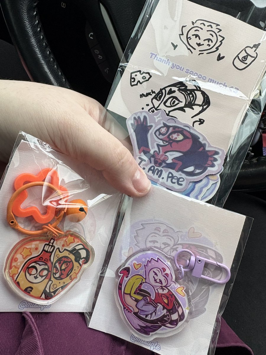 hellamews's tweet image. serendipitous Stolitz As Food merch delivery day!! keychains from @misoqte and pins from @zllm6 !!!