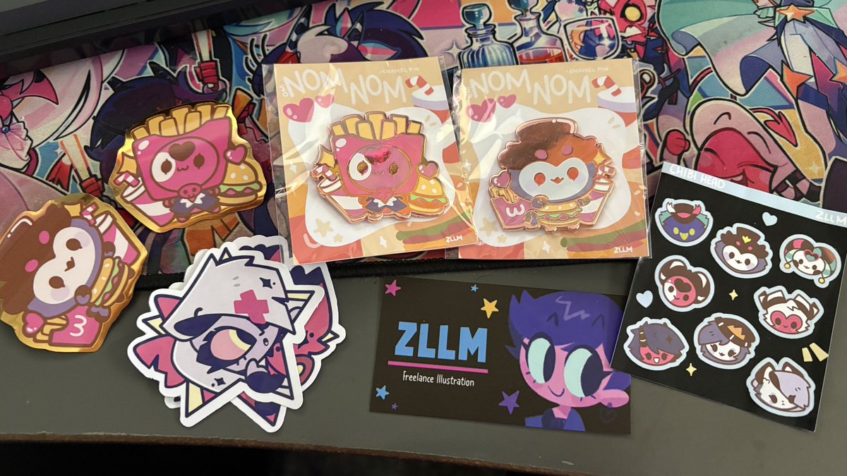 hellamews's tweet image. serendipitous Stolitz As Food merch delivery day!! keychains from @misoqte and pins from @zllm6 !!!